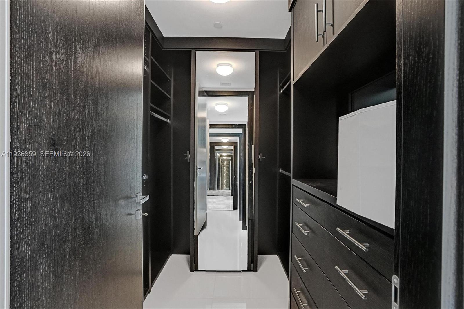 image Tdr Tower Iii Condo21