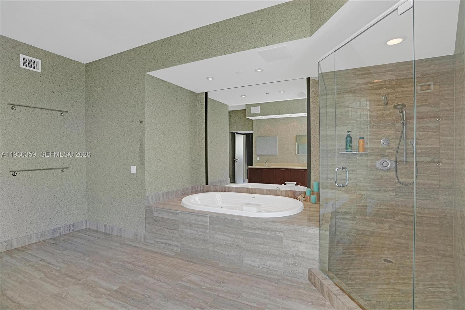 image Tdr Tower Iii Condo23