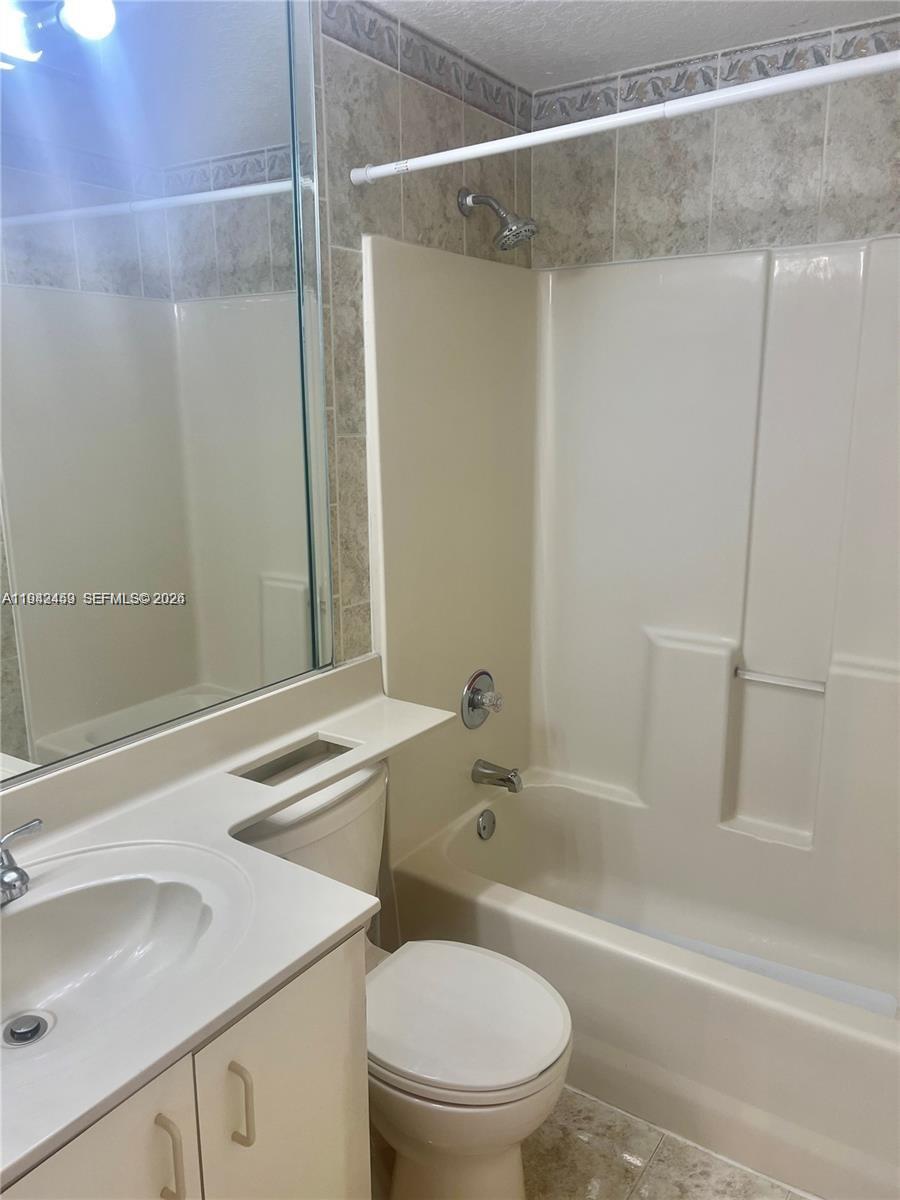 17405 NW 75th Pl #108 Hialeah, FL 33015