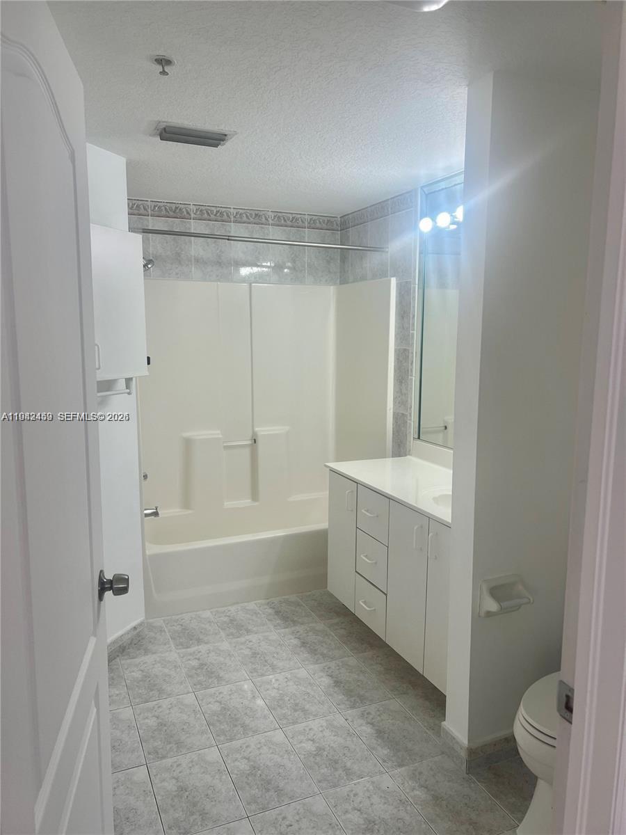 17405 NW 75th Pl #108 Hialeah, FL 33015