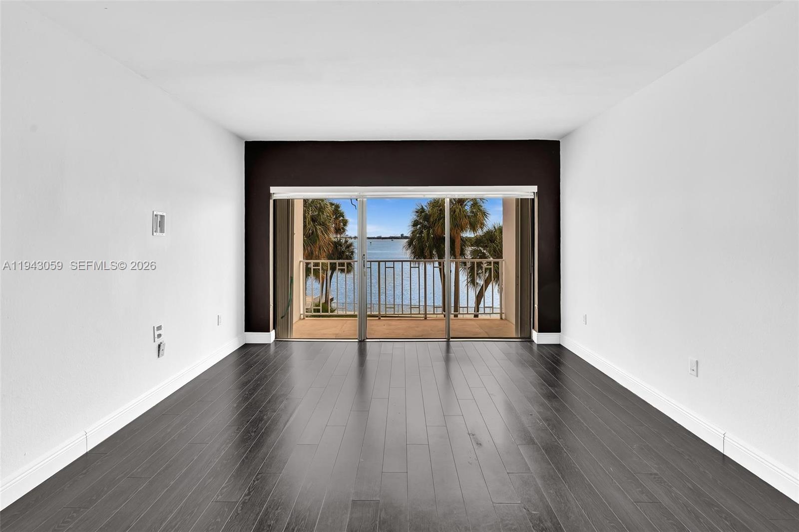 image Arlen House West16