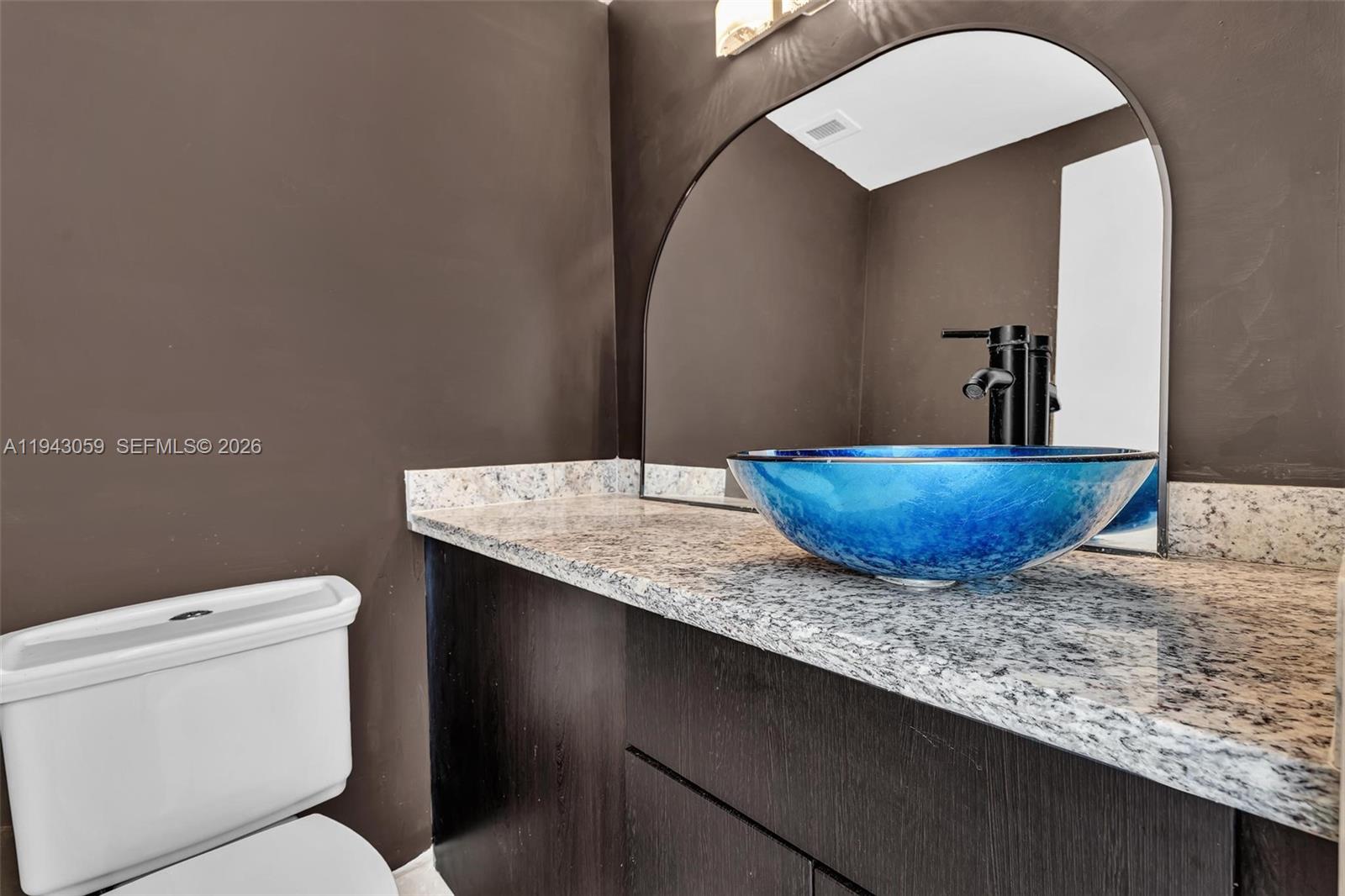 image Arlen House West8