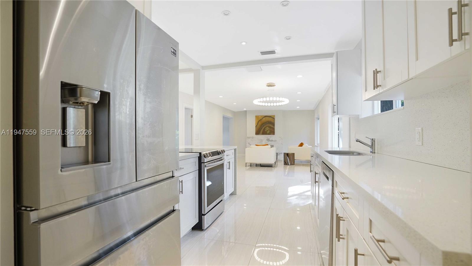 7710 Beachview Dr North Bay Village, FL 33141