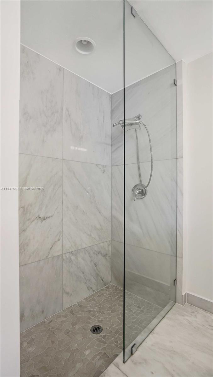 7710 Beachview Dr North Bay Village, FL 33141