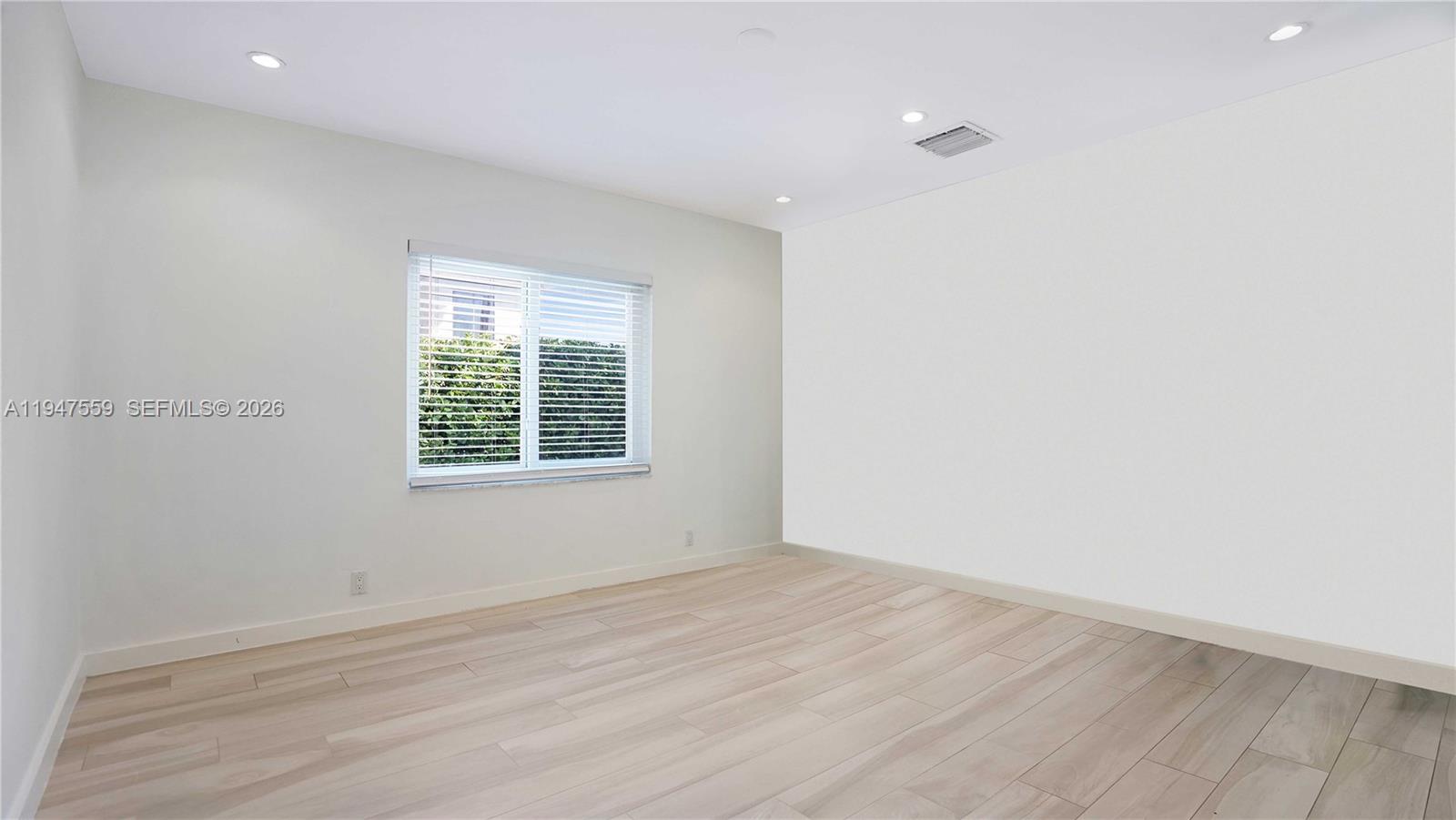 7710 Beachview Dr North Bay Village, FL 33141