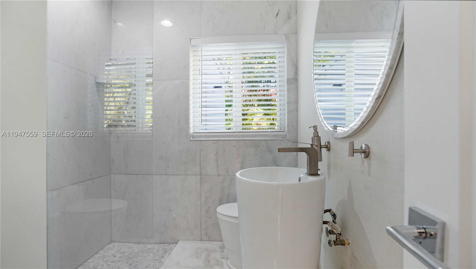 7710 Beachview Dr North Bay Village, FL 33141