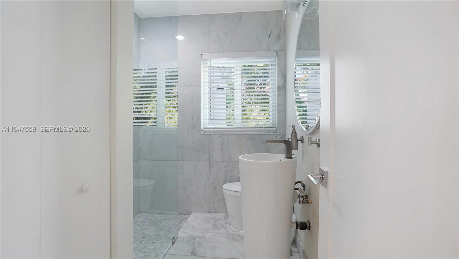 7710 Beachview Dr North Bay Village, FL 33141