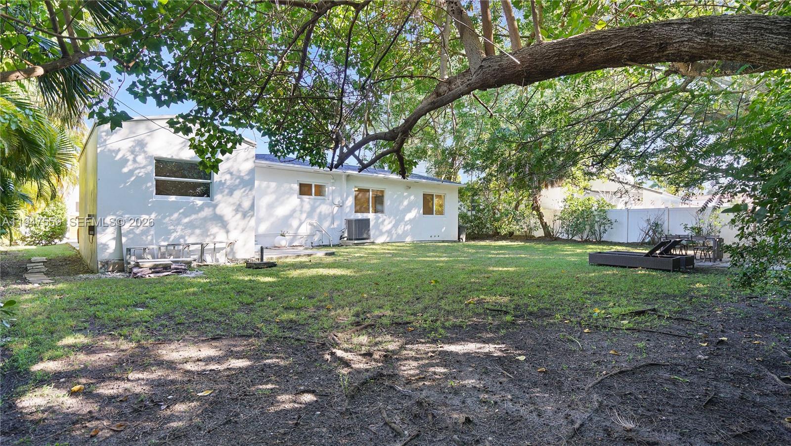 7710 Beachview Dr North Bay Village, FL 33141