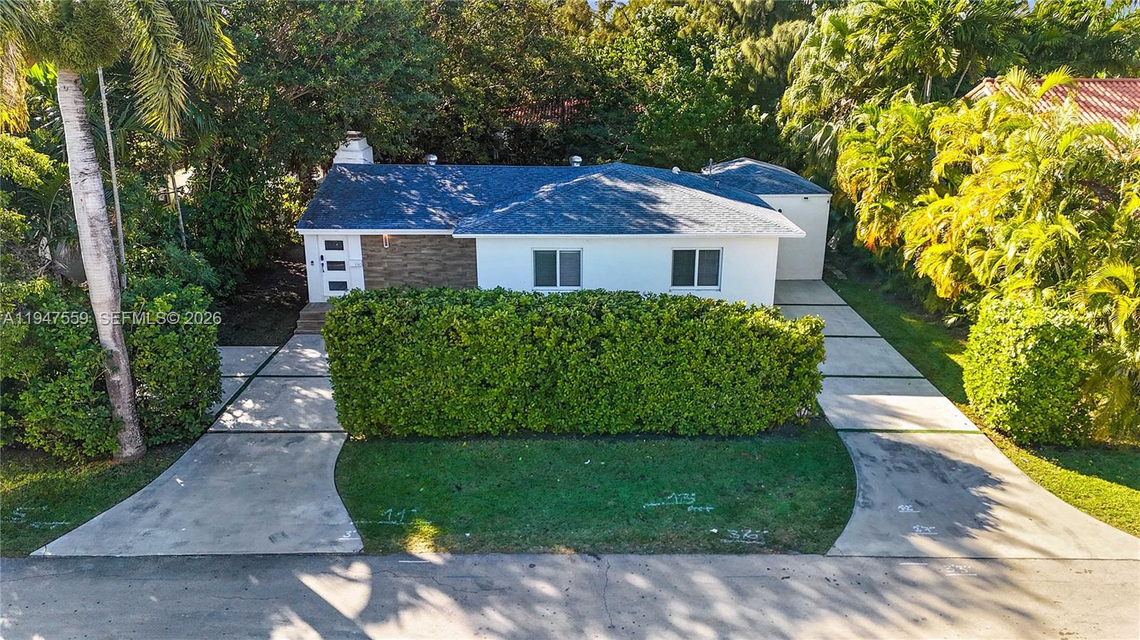 7710 Beachview Dr North Bay Village, FL 33141