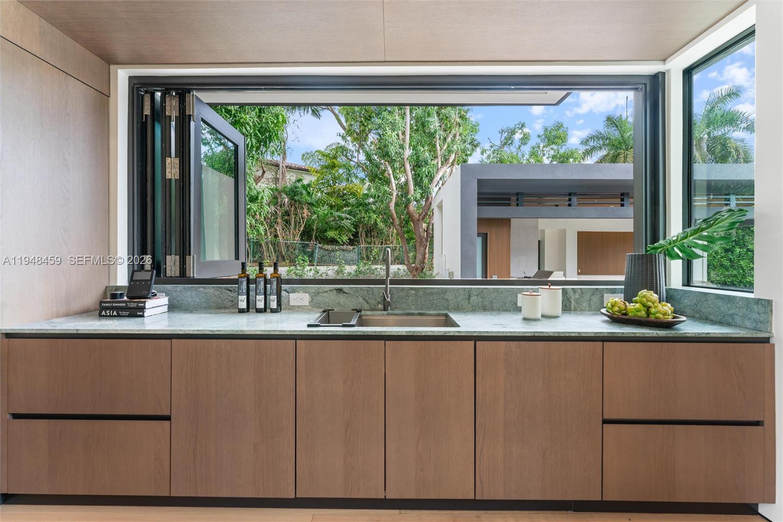 5845 SW 130th Ter Pinecrest, FL 33156