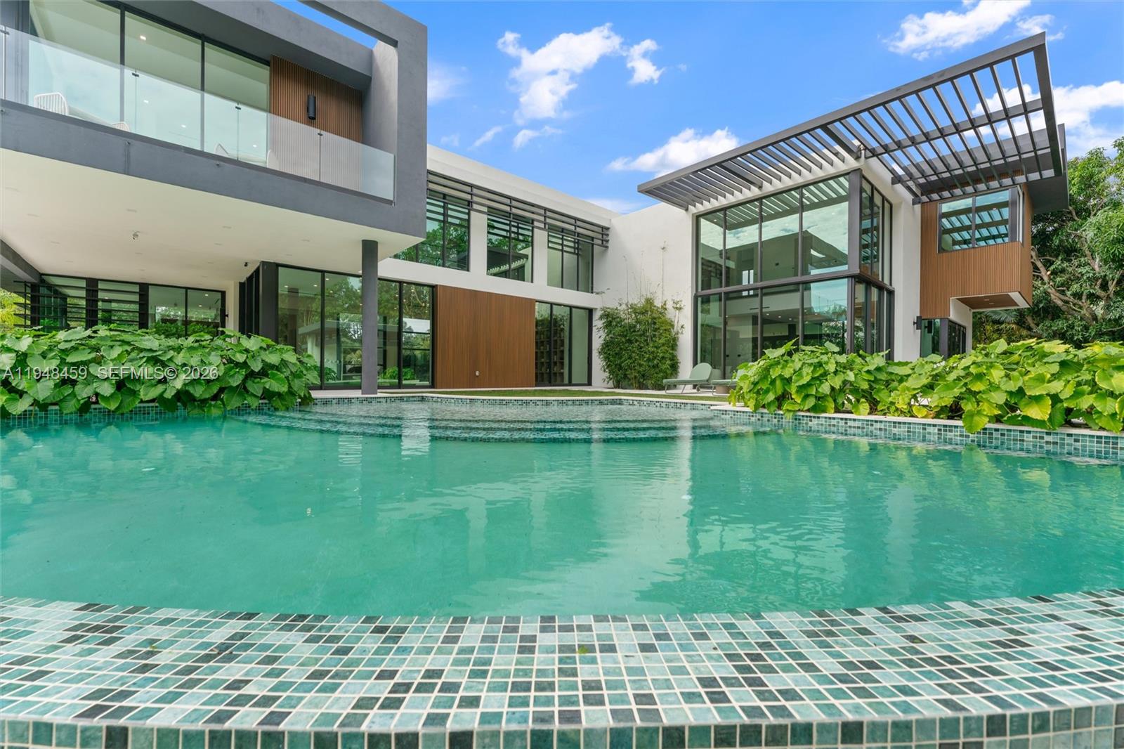 5845 SW 130th Ter Pinecrest, FL 33156