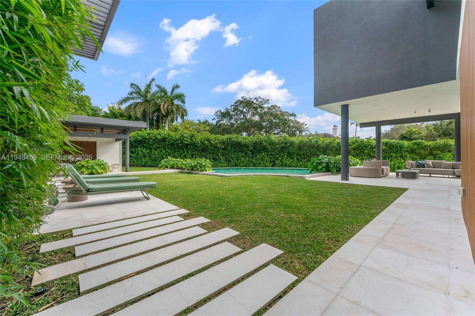 5845 SW 130th Ter Pinecrest, FL 33156