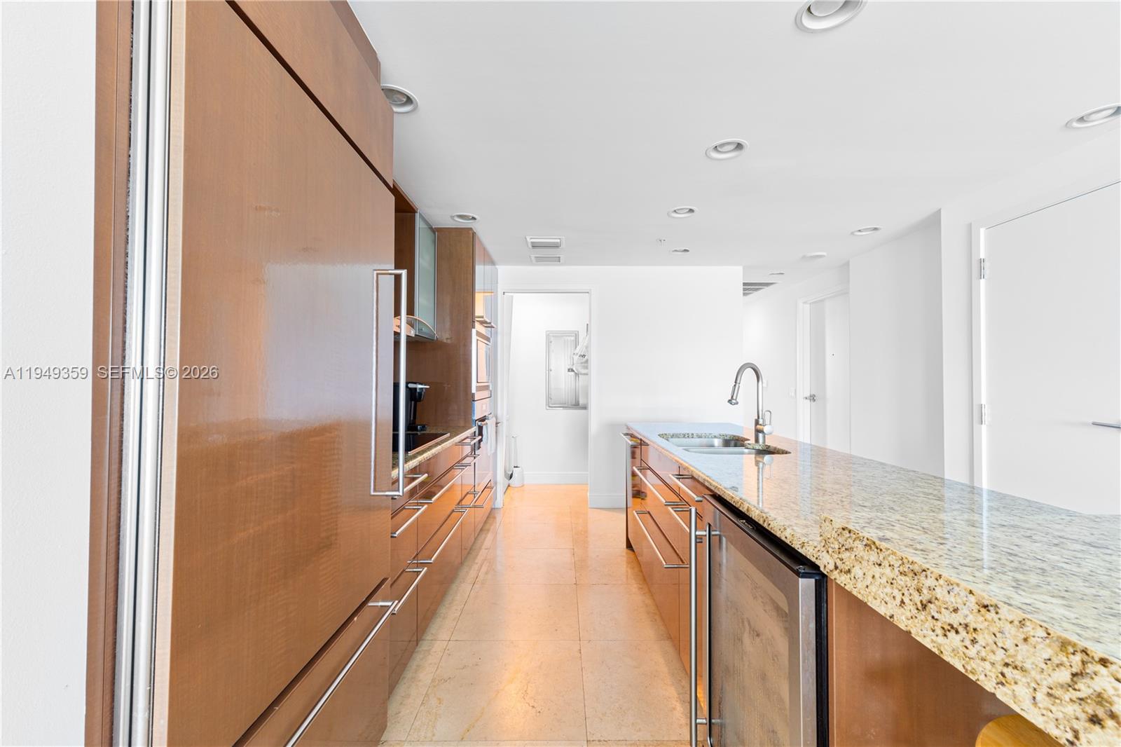 3801 Collins Ave #1105 Miami Beach, FL 33140