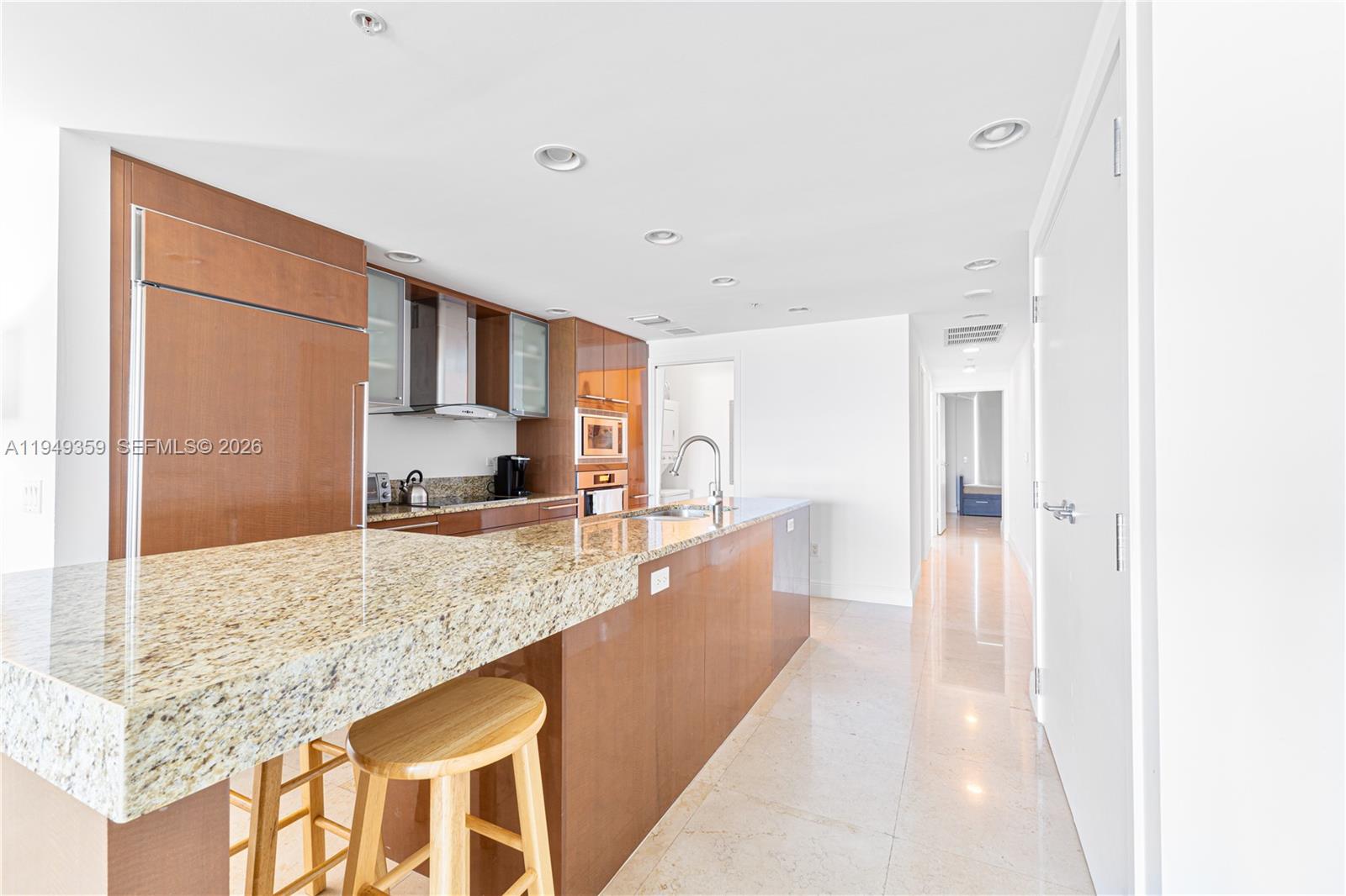 3801 Collins Ave #1105 Miami Beach, FL 33140