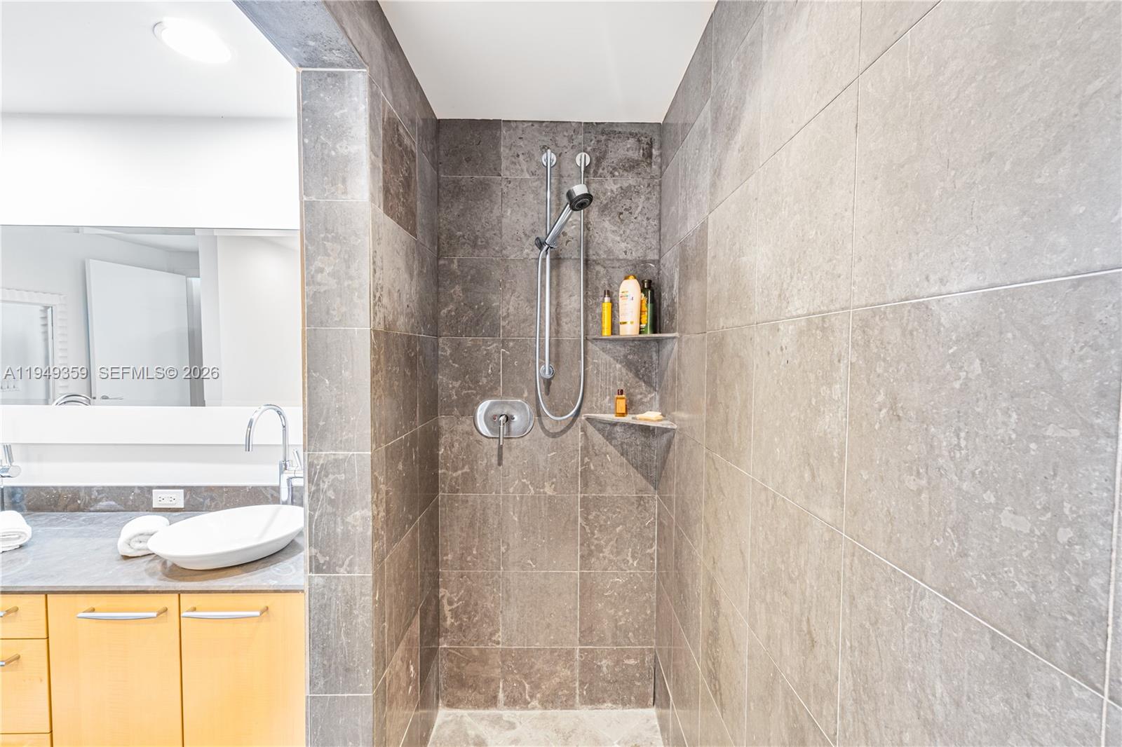 3801 Collins Ave #1105 Miami Beach, FL 33140