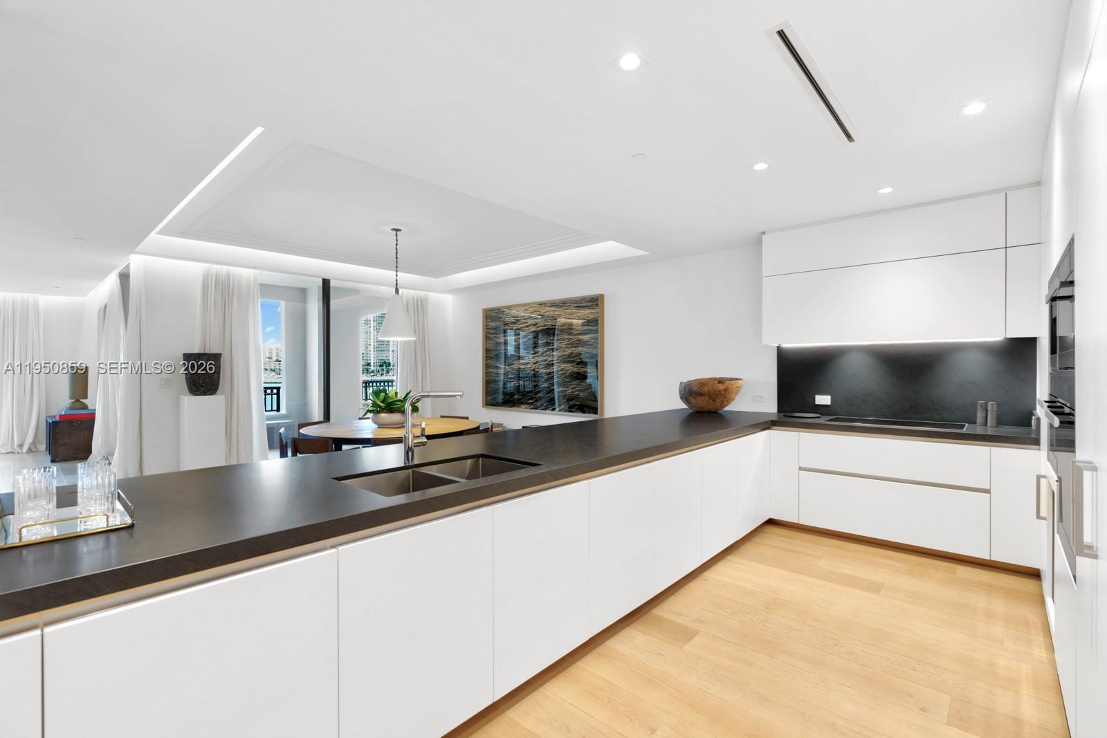 6800 Fisher Is Dr #6822 Miami Beach, FL 33109