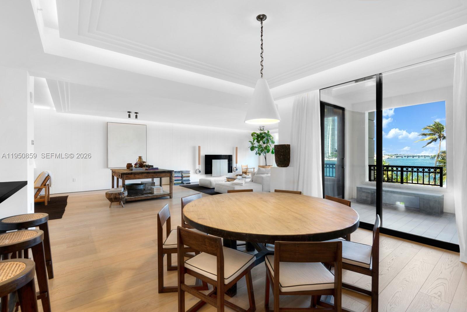 6800 Fisher Is Dr #6822 Miami Beach, FL 33109