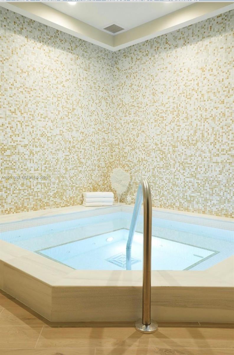 703 Crandon Blvd #PH-3 Key Biscayne, FL 33149