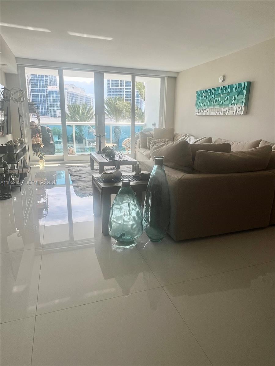 6770 Indian Crk Dr #5P