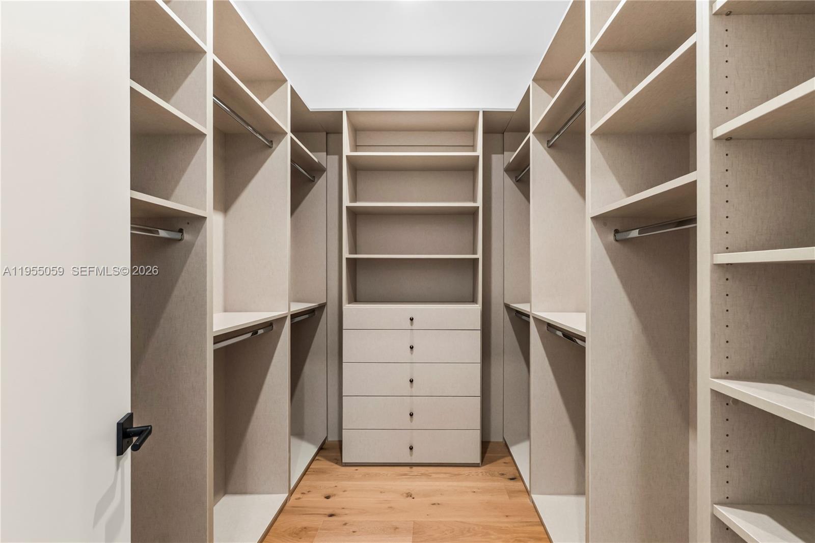 7605 SW 71st Ave Miami, FL 33143