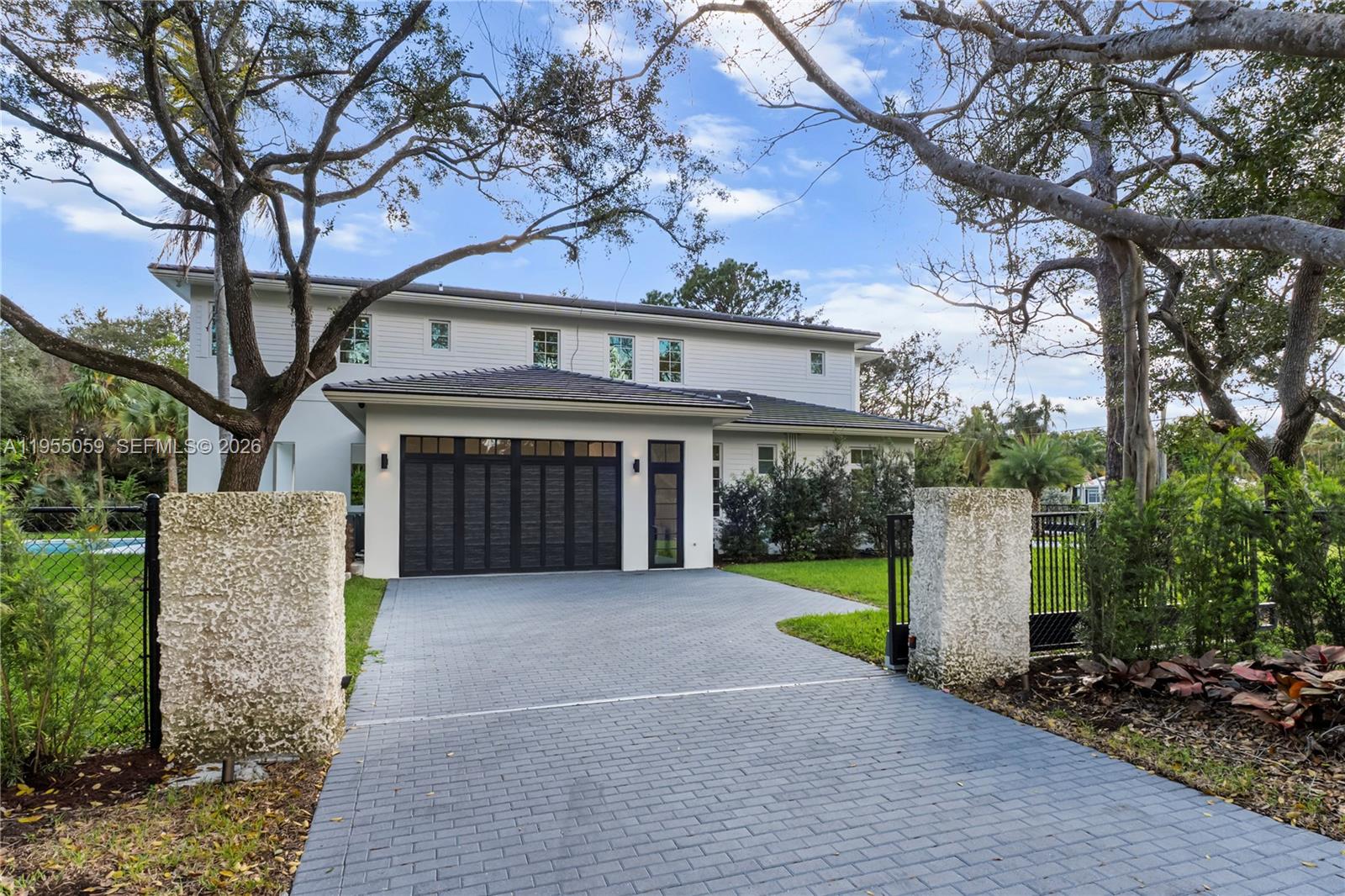 7605 SW 71st Ave Miami, FL 33143