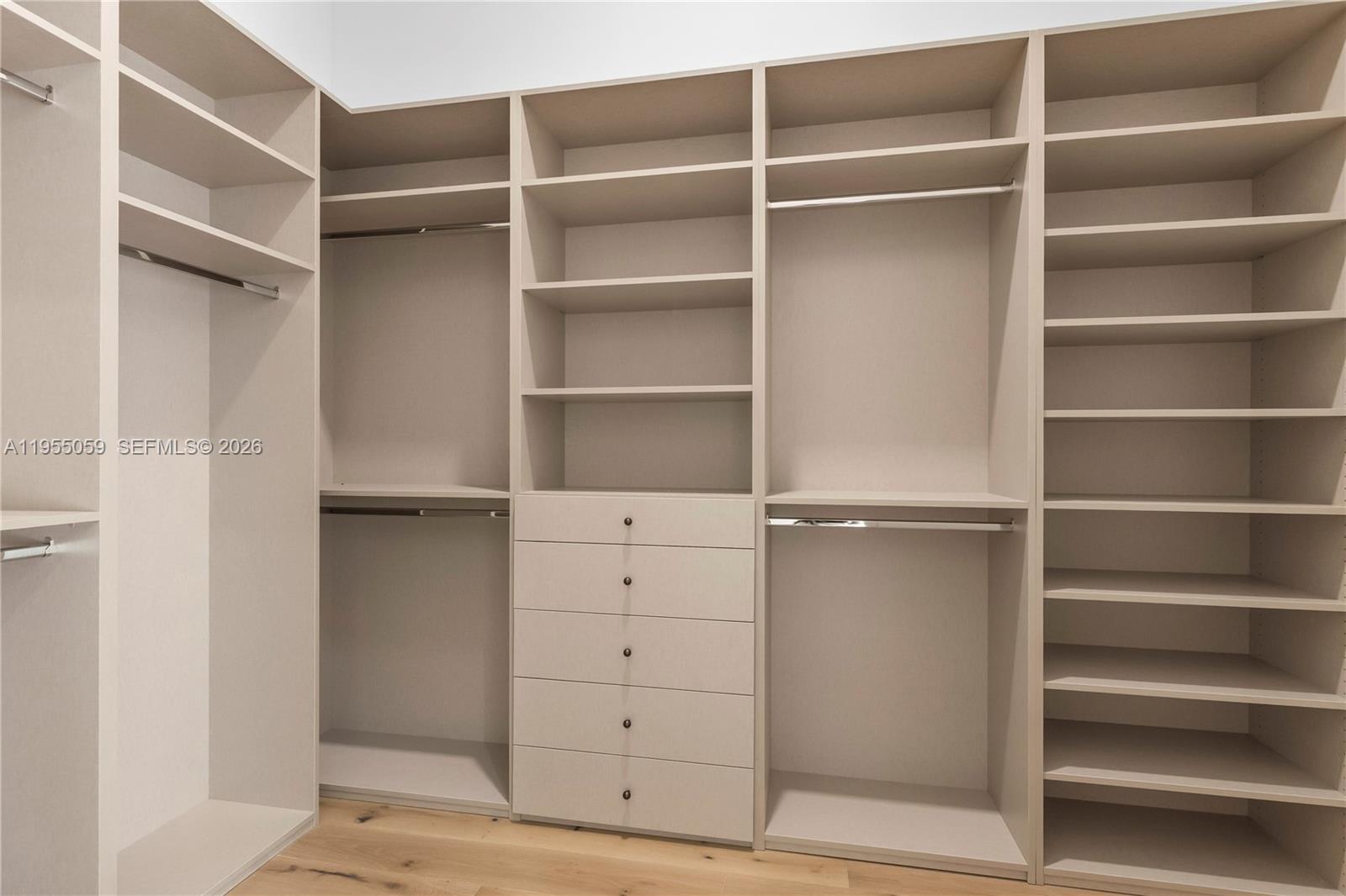 7605 SW 71st Ave Miami, FL 33143