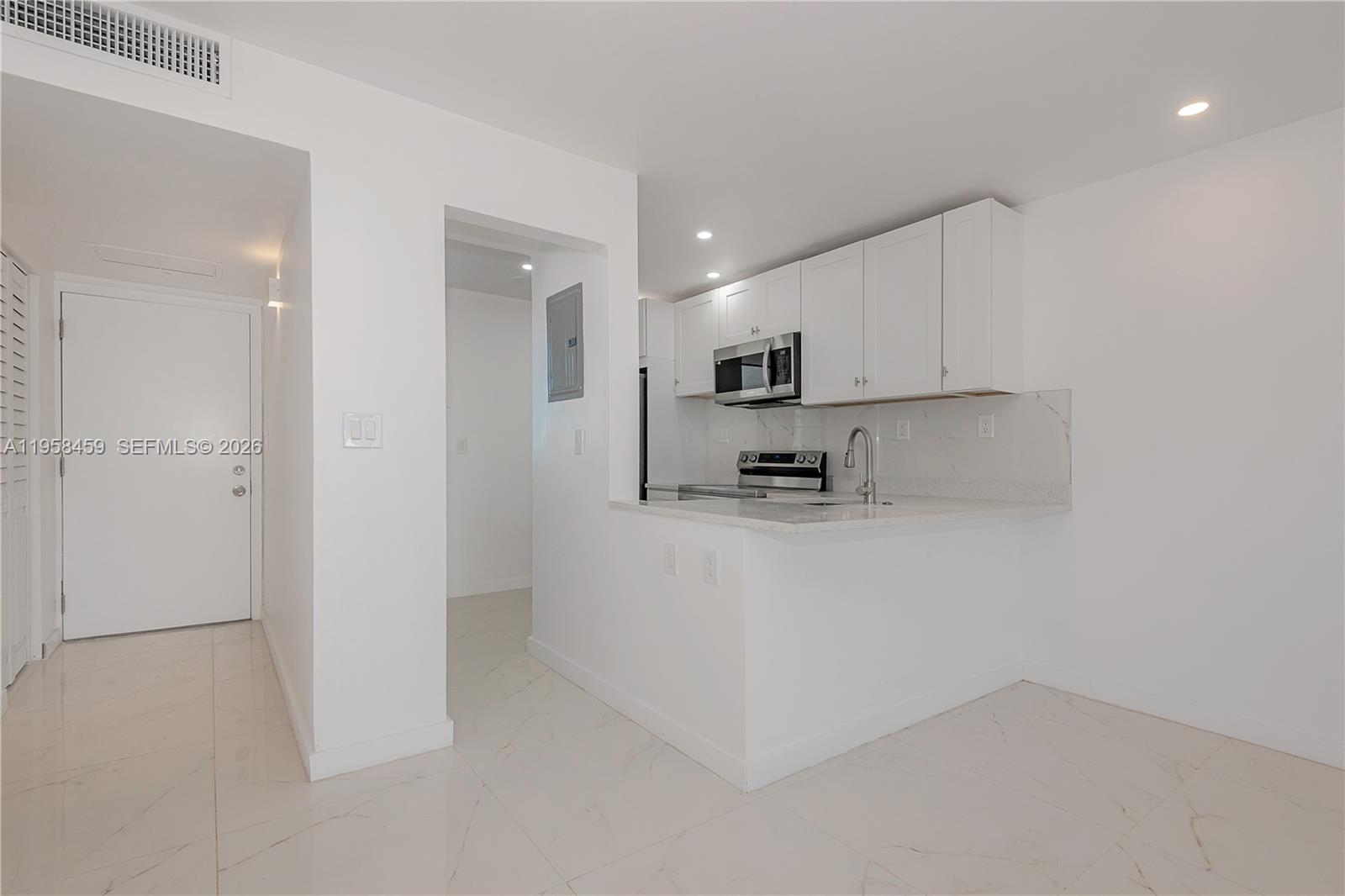 2851 Leonard Dr #J405 Aventura, FL 33160