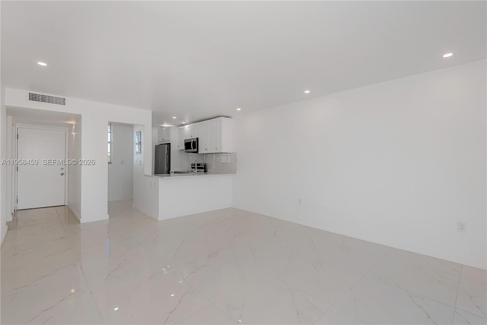 2851 Leonard Dr #J405 Aventura, FL 33160