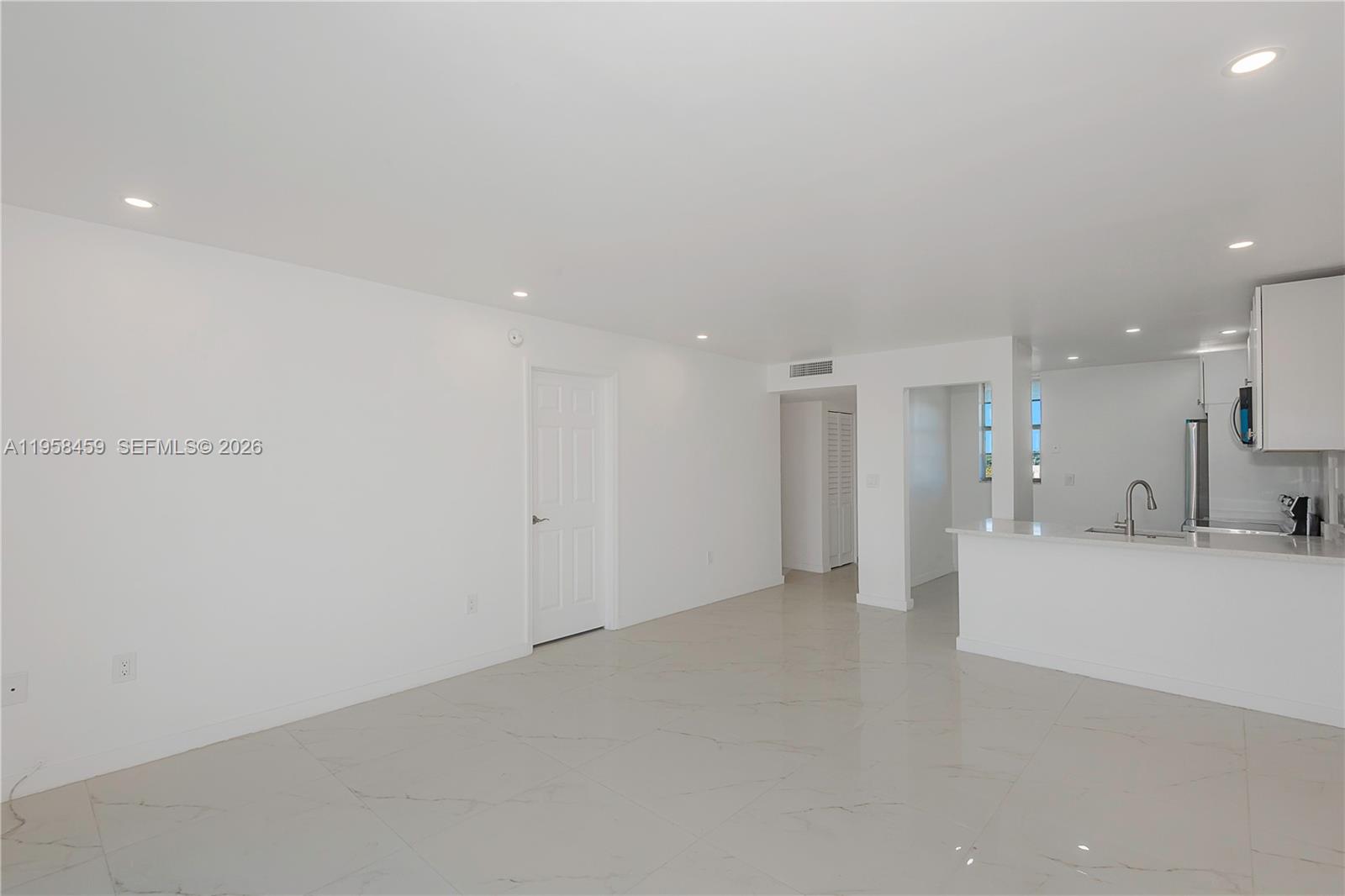 2851 Leonard Dr #J405 Aventura, FL 33160