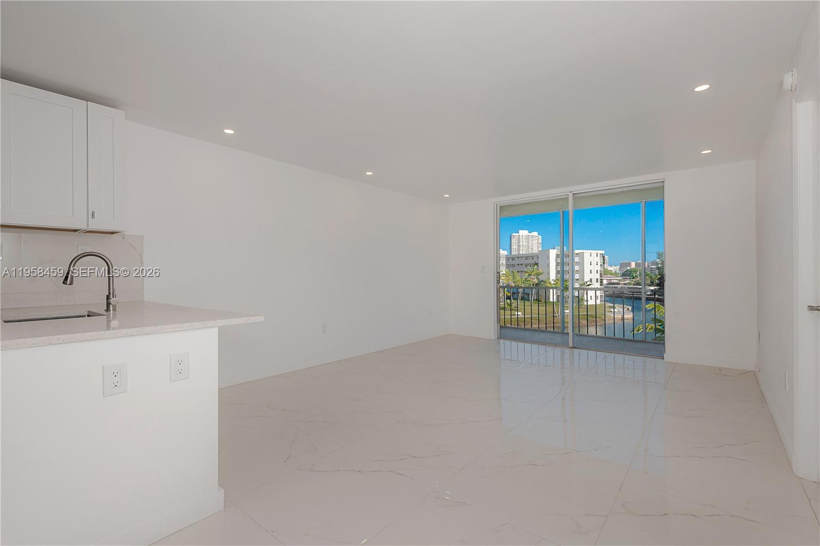 2851 Leonard Dr #J405 Aventura, FL 33160