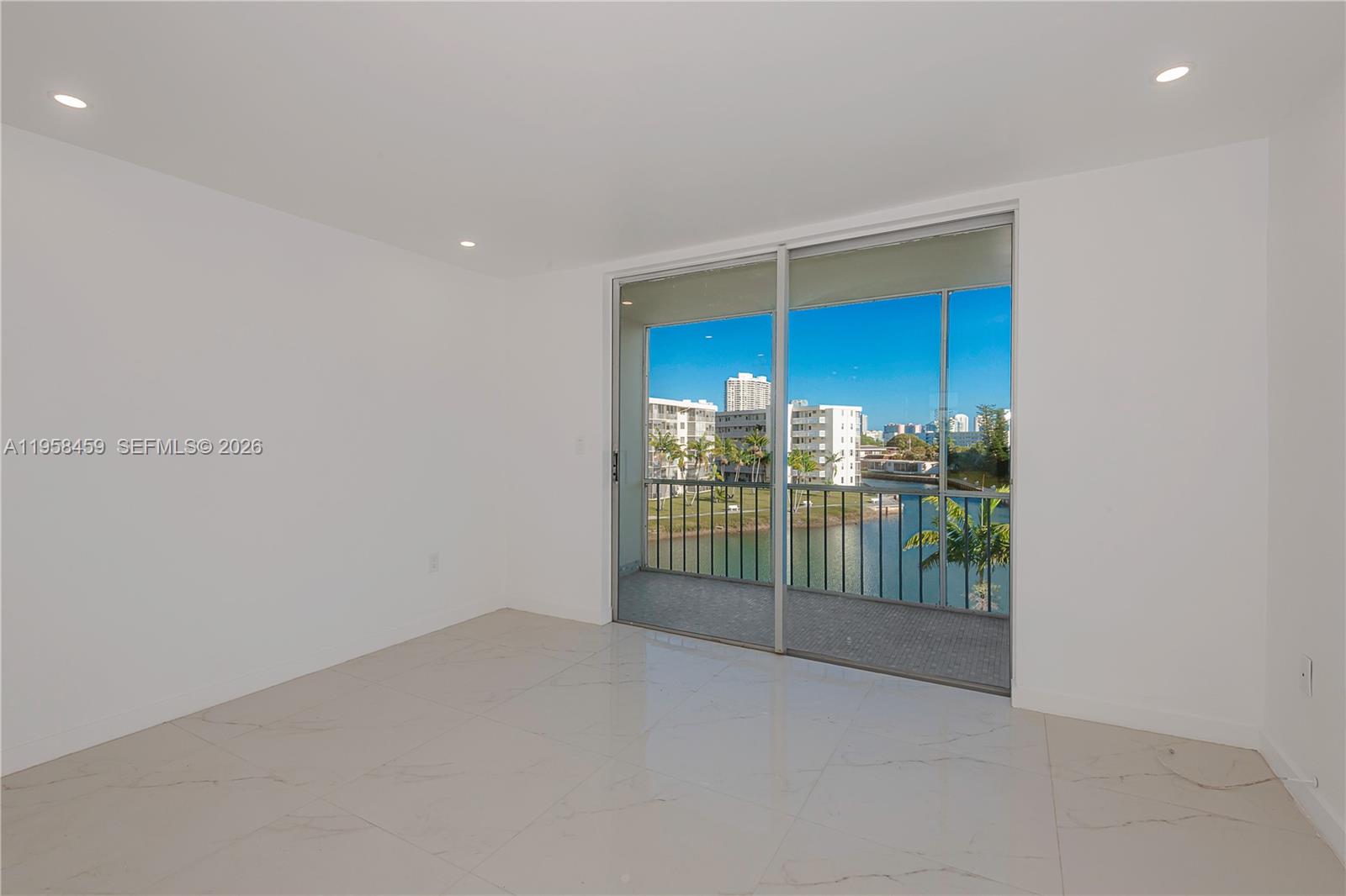 2851 Leonard Dr #J405 Aventura, FL 33160