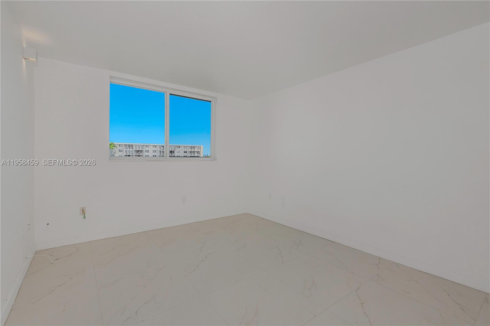 2851 Leonard Dr #J405 Aventura, FL 33160