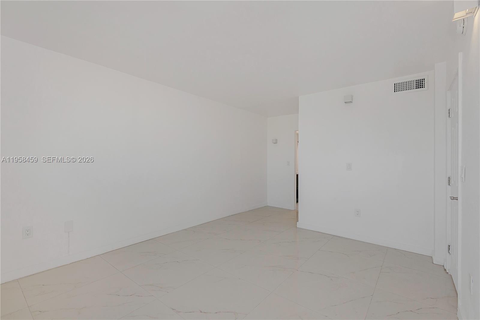 2851 Leonard Dr #J405 Aventura, FL 33160