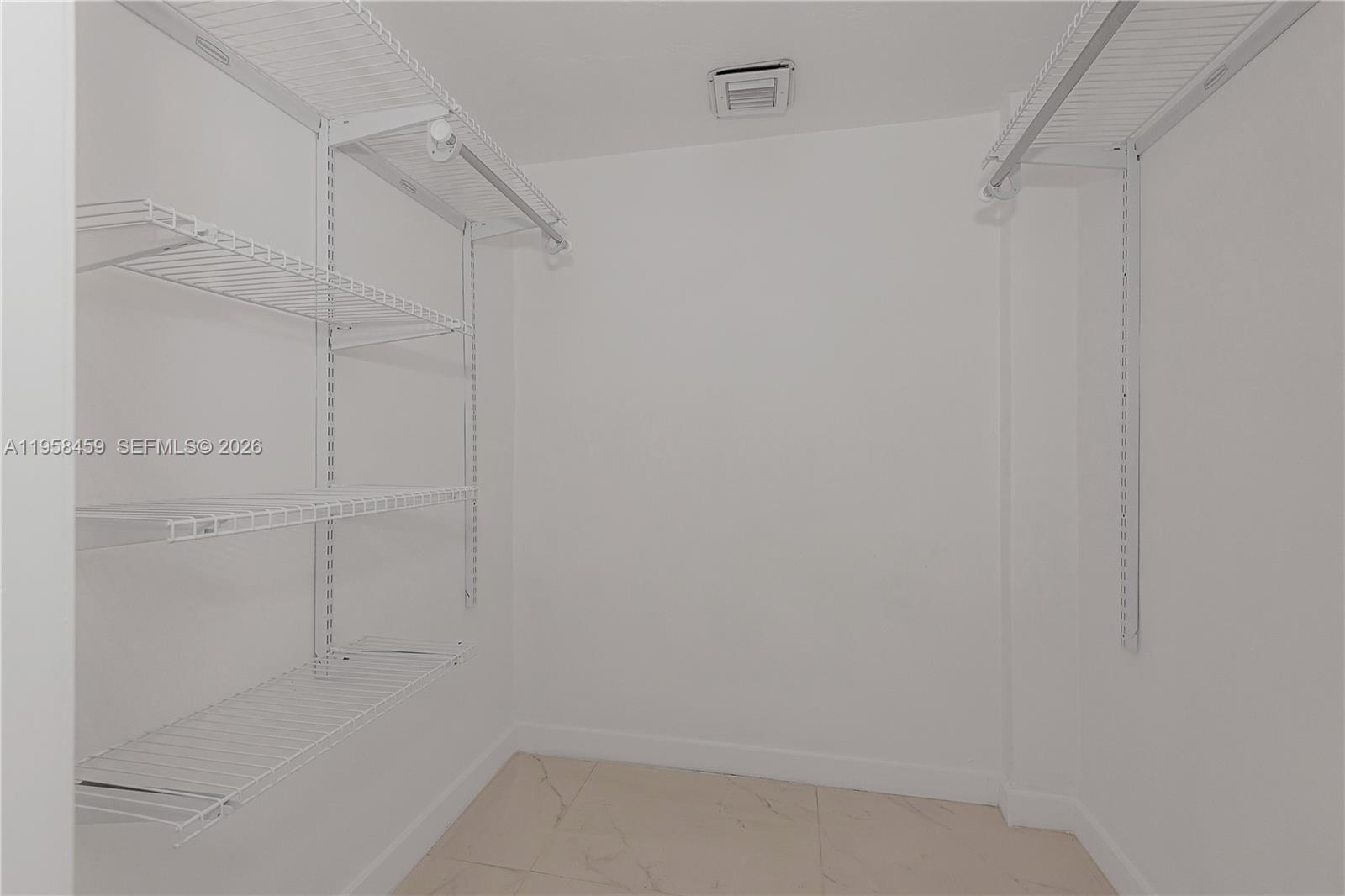 2851 Leonard Dr #J405 Aventura, FL 33160