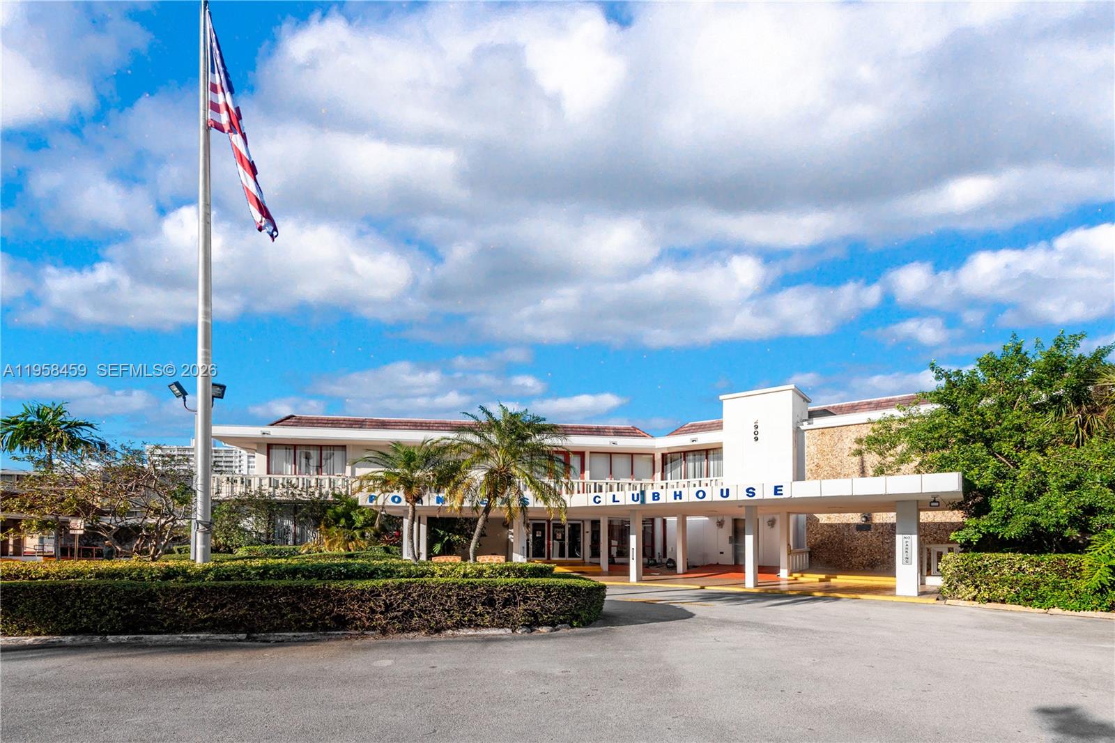 2851 Leonard Dr #J405 Aventura, FL 33160