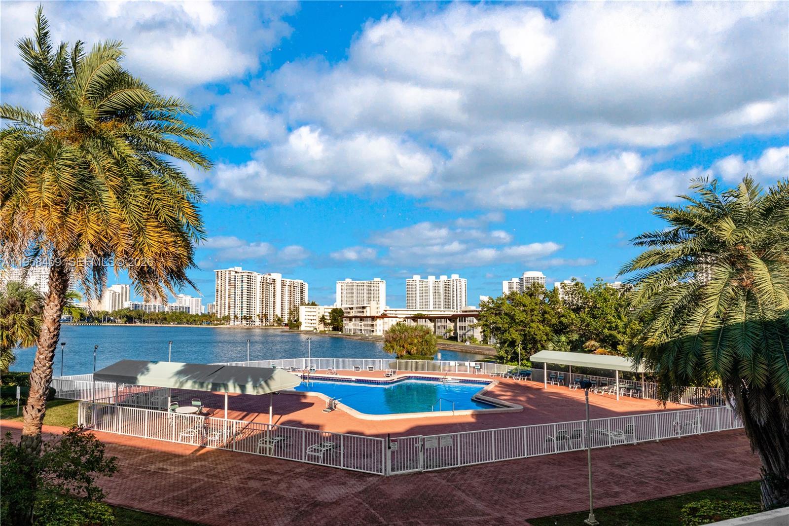 2851 Leonard Dr #J405 Aventura, FL 33160