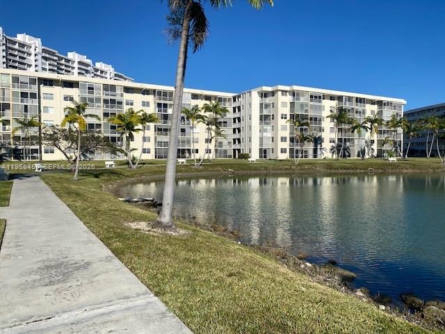 2851 Leonard Dr #J405 Aventura, FL 33160