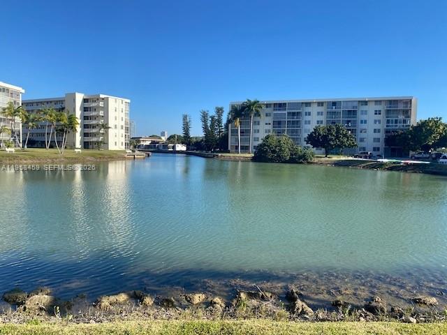 2851 Leonard Dr #J405 Aventura, FL 33160