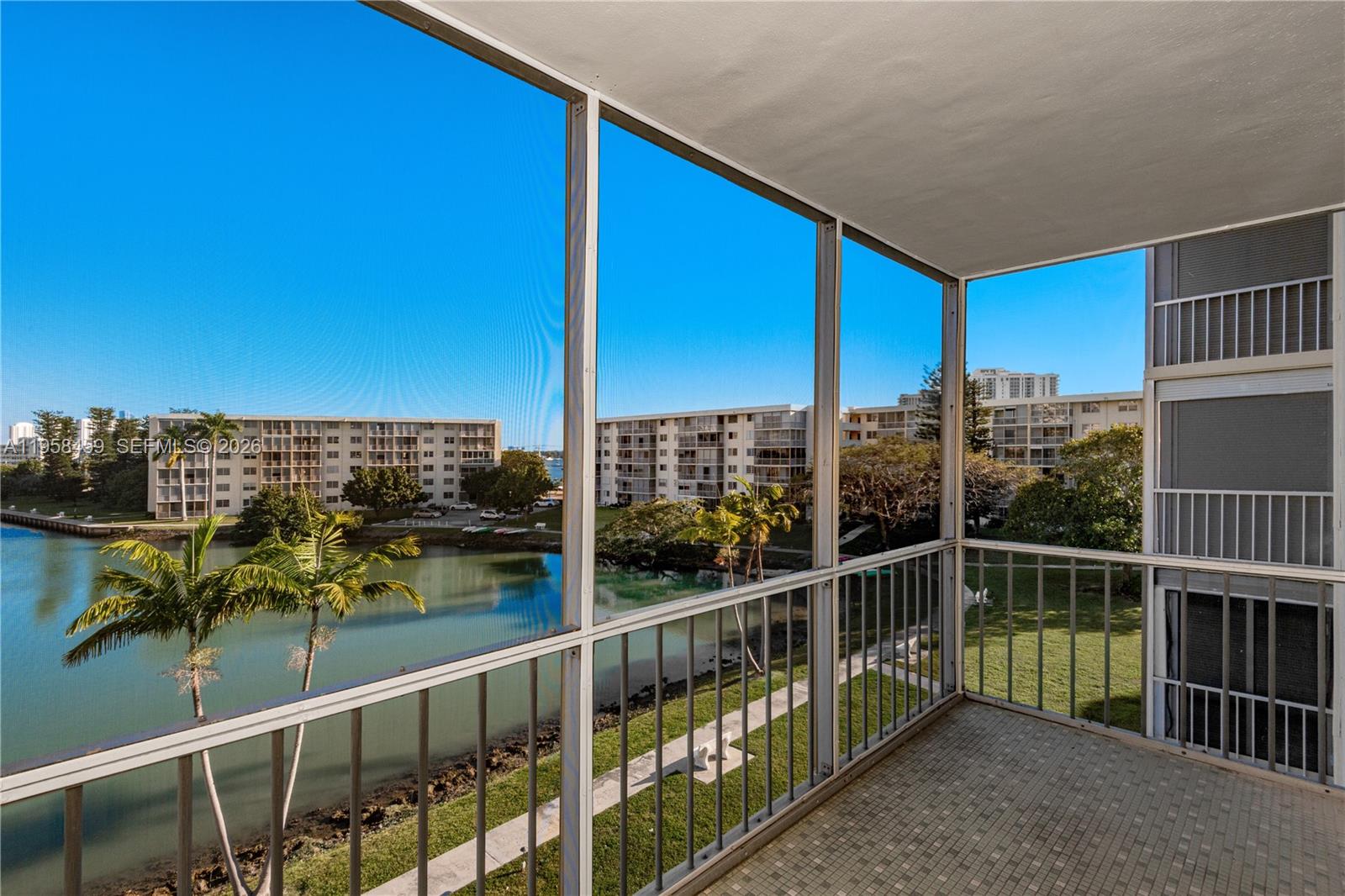 2851 Leonard Dr #J405 Aventura, FL 33160