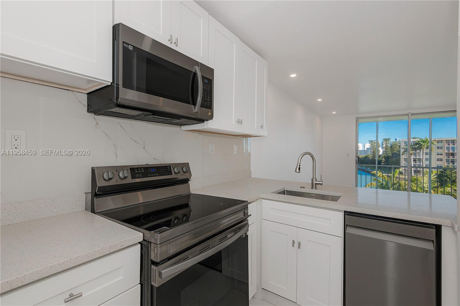 2851 Leonard Dr #J405 Aventura, FL 33160