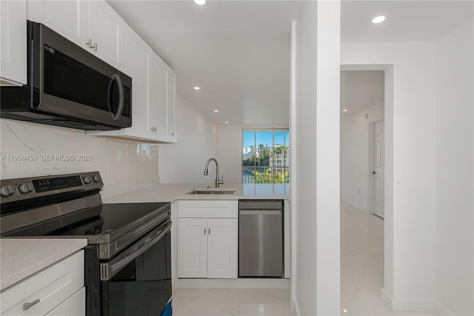 2851 Leonard Dr #J405 Aventura, FL 33160