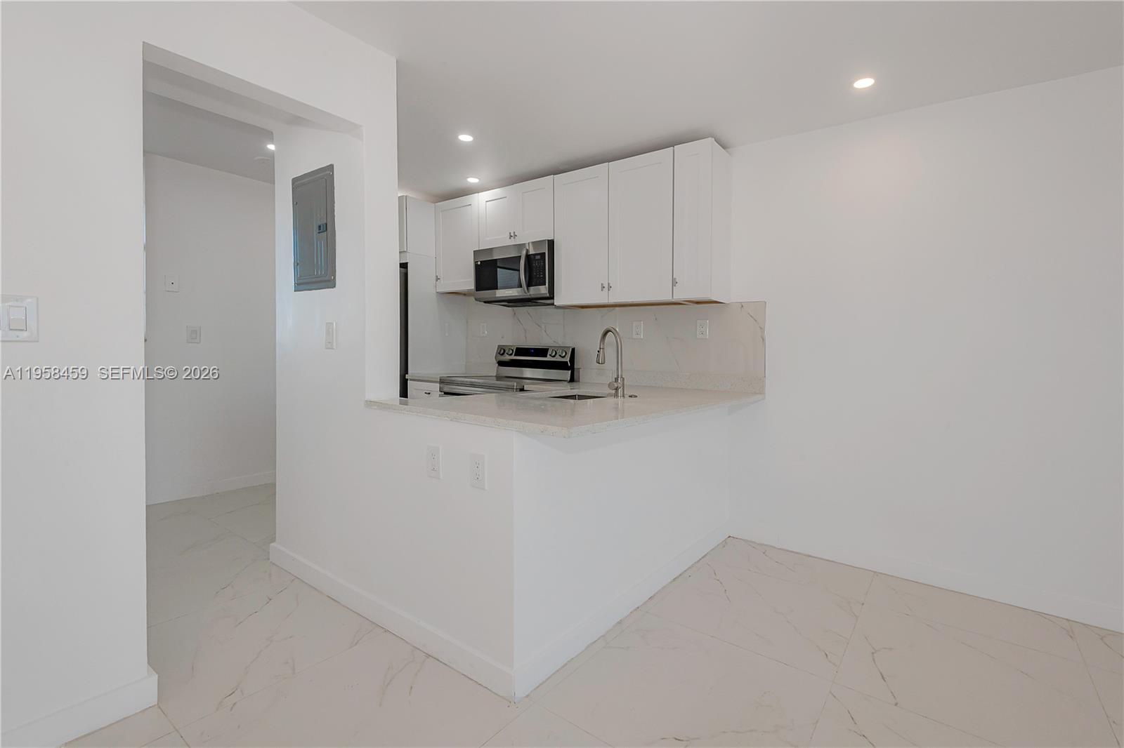 2851 Leonard Dr #J405 Aventura, FL 33160