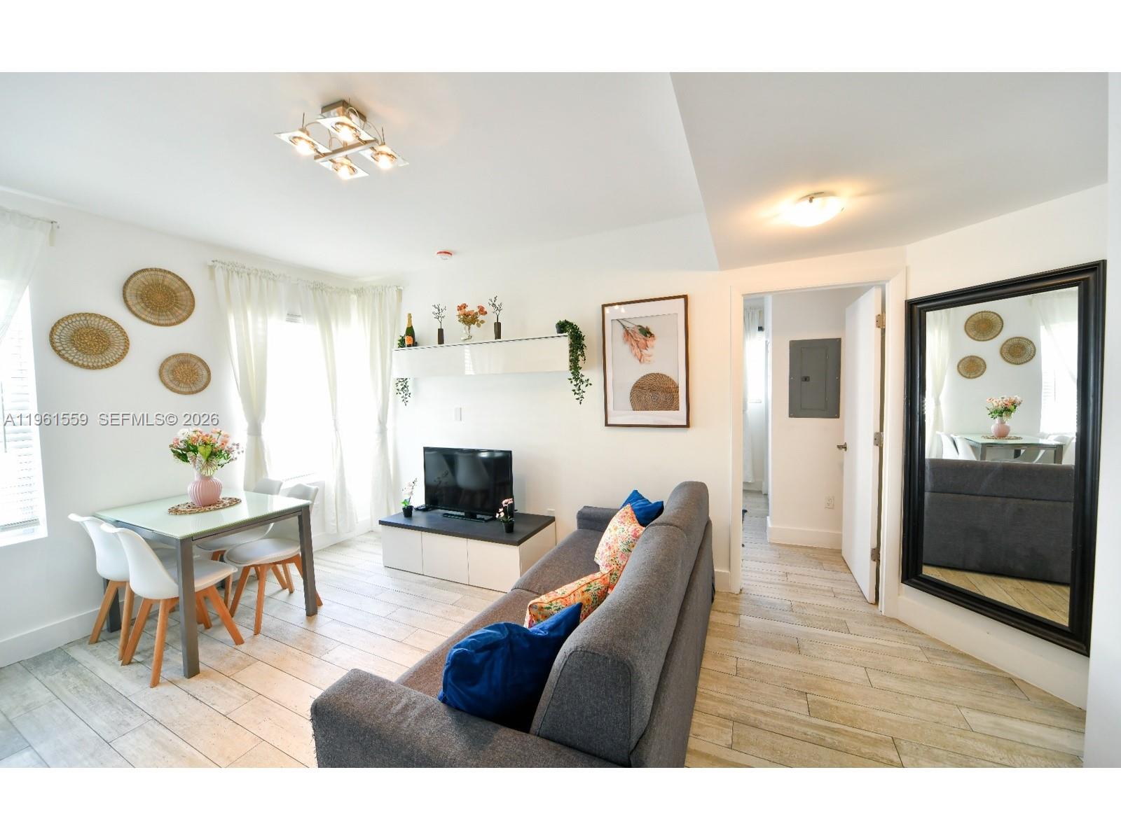 811 Jefferson Ave #204