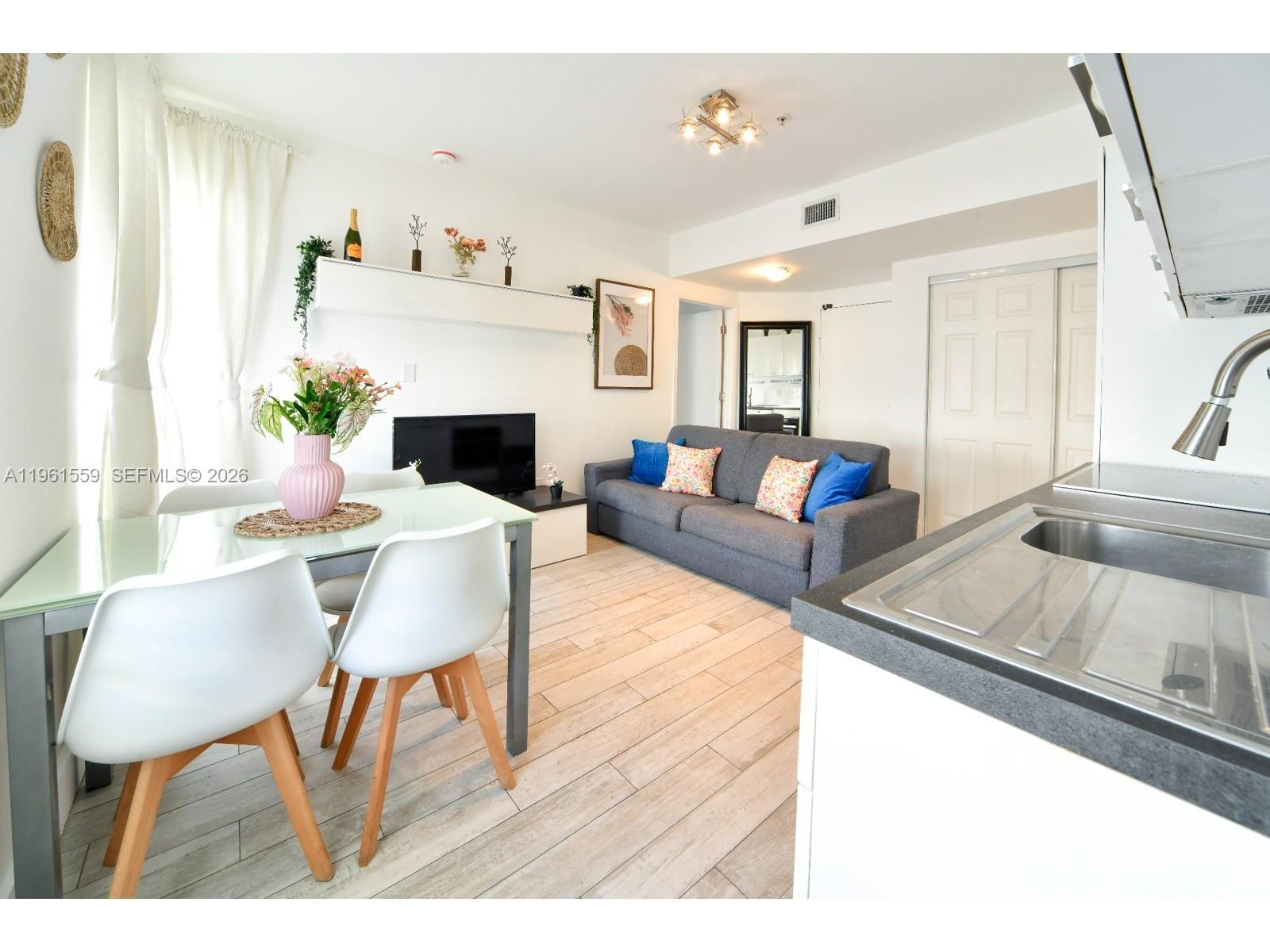 811 Jefferson Ave #204 Miami Beach, FL 33139