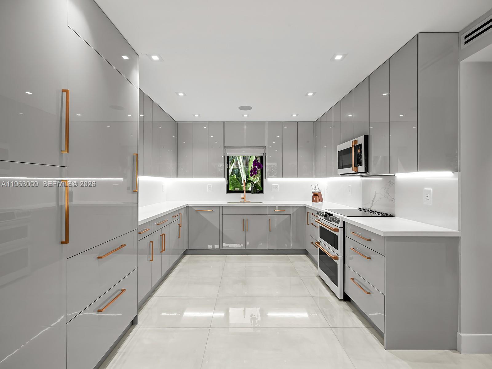 7701 SW 50th Ct Miami, FL 33143