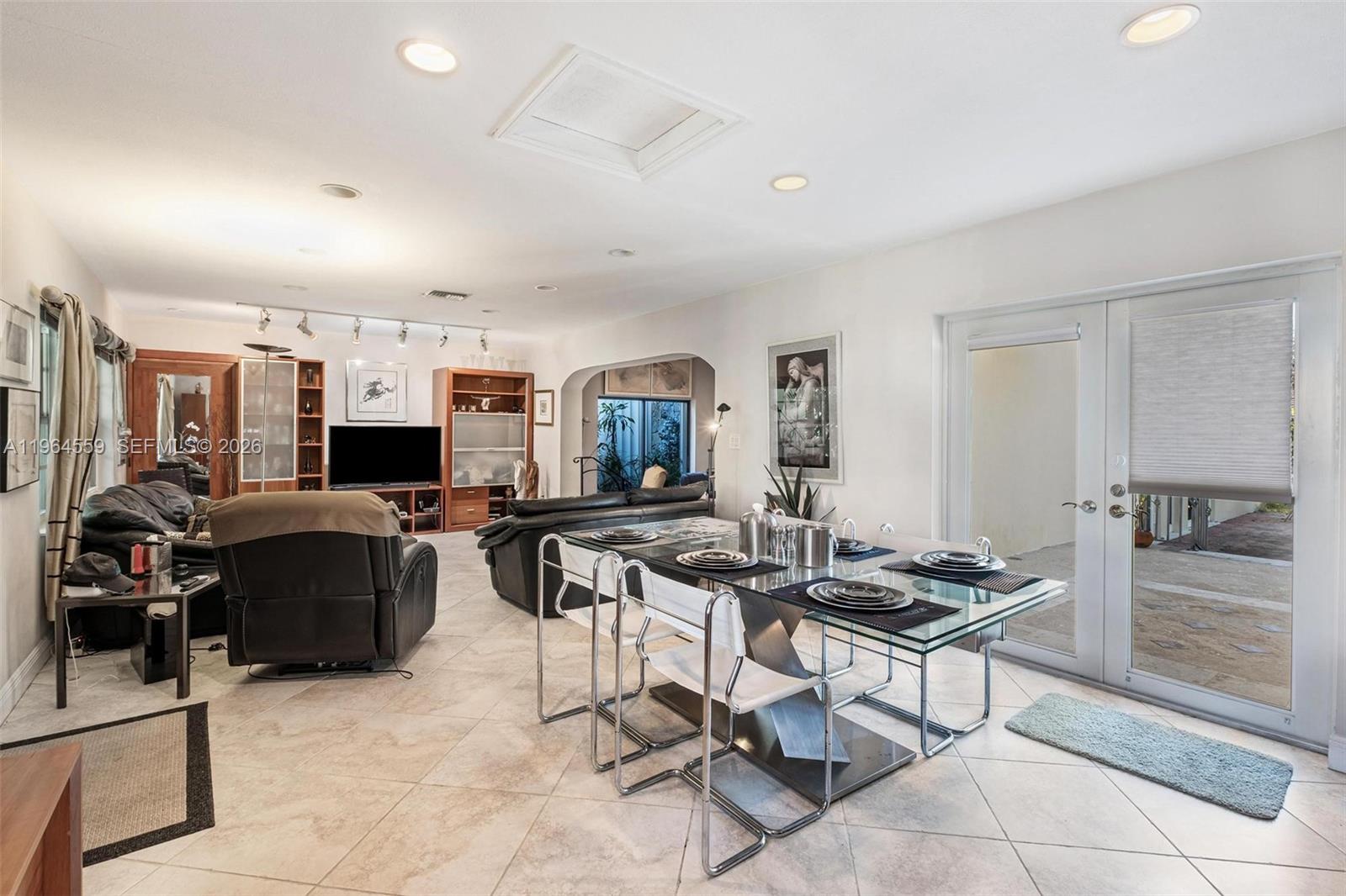 5990 SW 83rd St South Miami, FL 33143