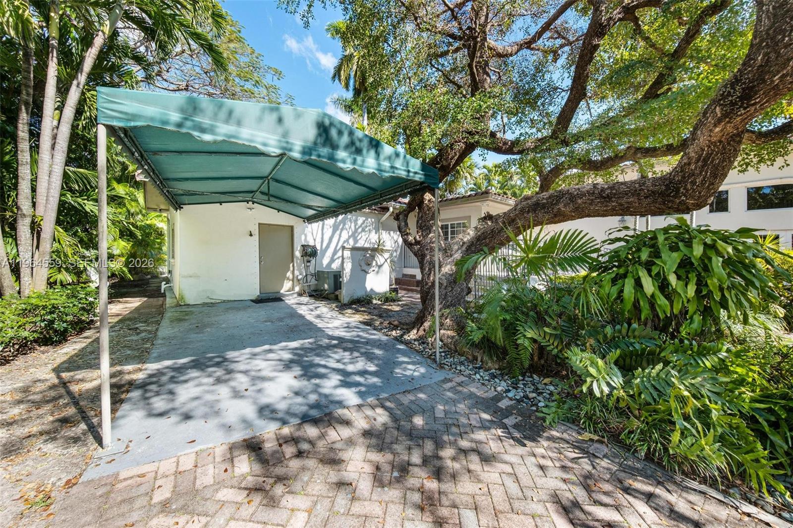 5990 SW 83rd St South Miami, FL 33143