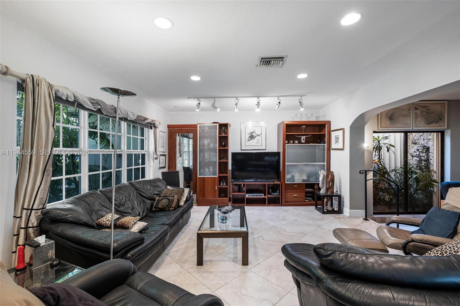 5990 SW 83rd St South Miami, FL 33143