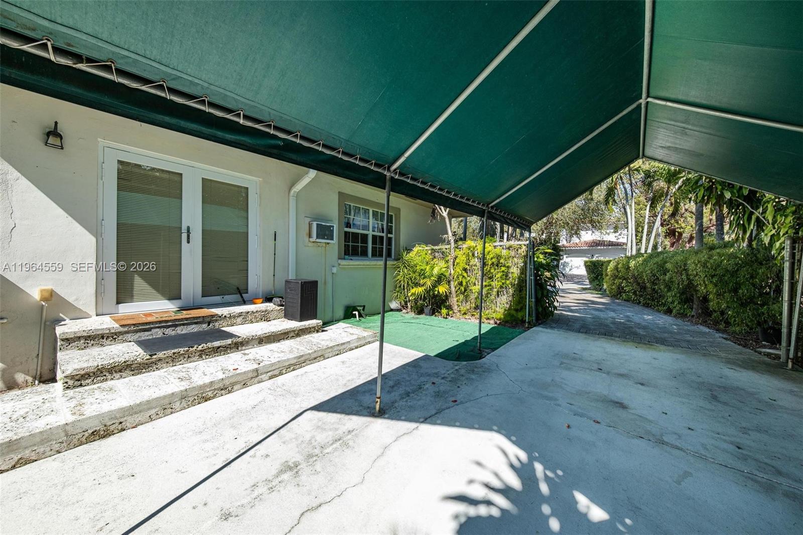 5990 SW 83rd St South Miami, FL 33143