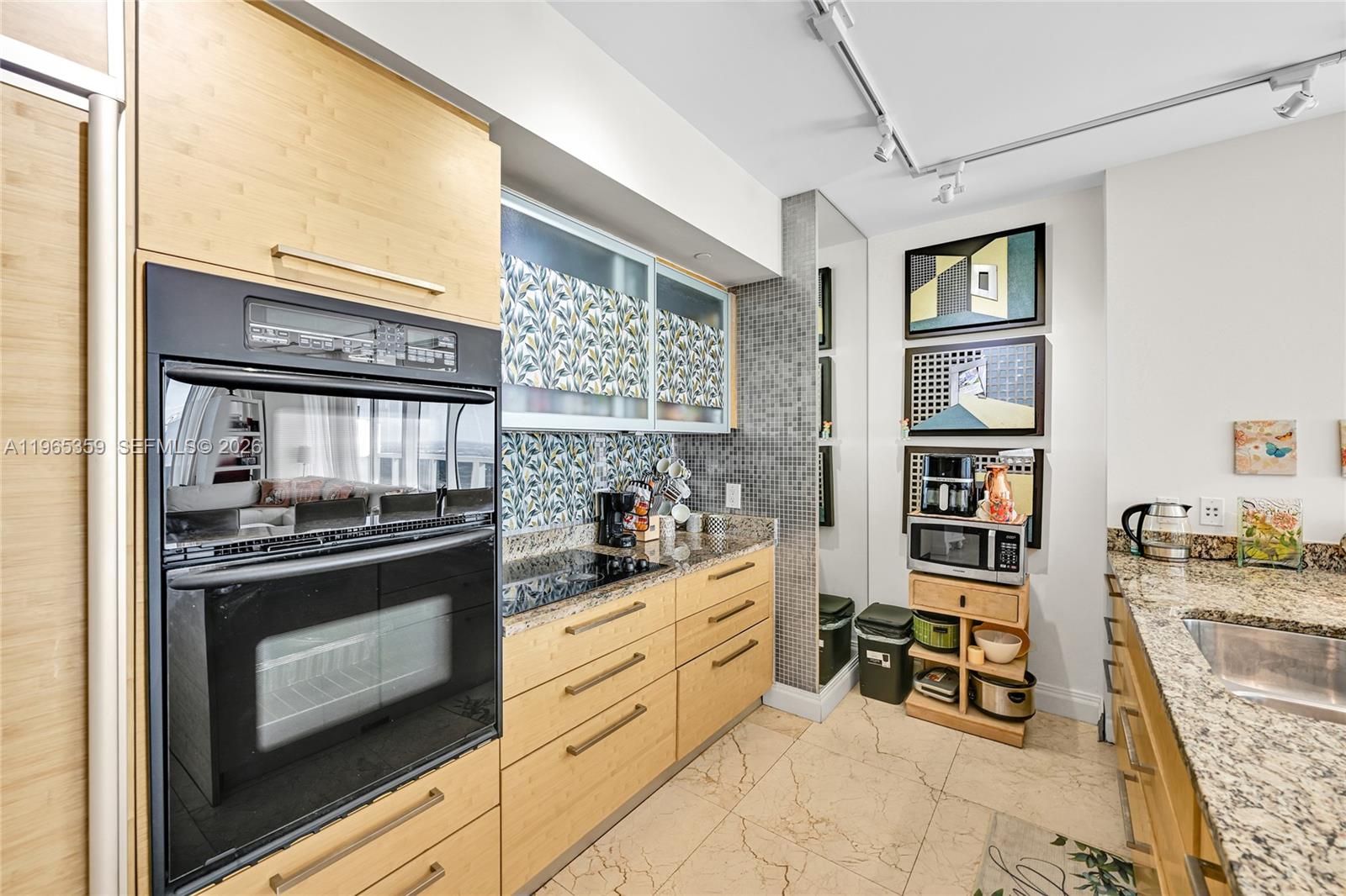 image Beach Club 233